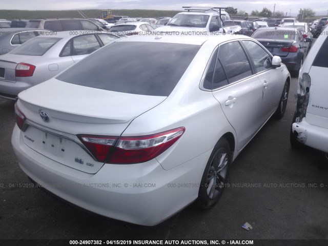 4T1BD1FK2FU156954 - 2015 TOYOTA CAMRY HYBRID/LE/XLE/SE WHITE photo 4