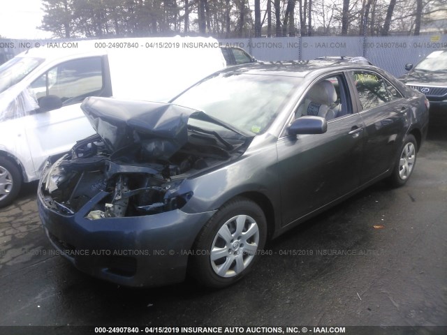 4T1BF3EK8BU125144 - 2011 TOYOTA CAMRY SE/LE/XLE GRAY photo 2