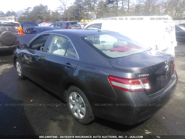 4T1BF3EK8BU125144 - 2011 TOYOTA CAMRY SE/LE/XLE GRAY photo 3