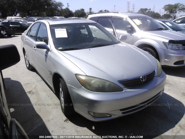 4T1BF32K23U562322 - 2003 TOYOTA CAMRY LE/XLE/SE SILVER photo 1