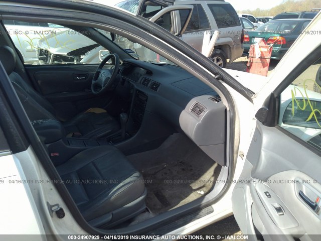 JT2BG22K510561450 - 2001 TOYOTA CAMRY CE/LE/XLE 白色 照片 5