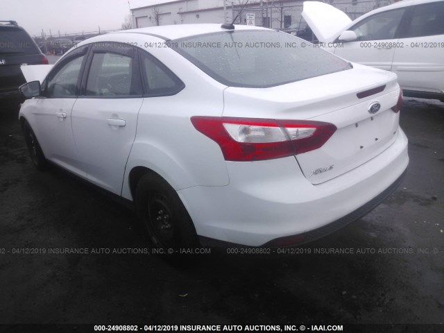 1FAHP3F26CL191084 - 2012 FORD FOCUS SE WHITE photo 3