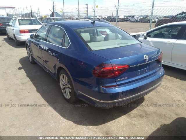 1VWGT7A3XHC060916 - 2017 VOLKSWAGEN PASSAT SE BLUE photo 3