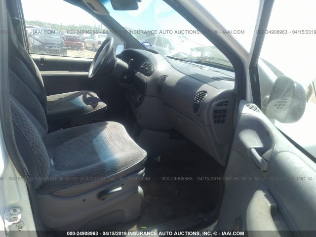 2B4GP2533YR868839 - 2000 DODGE CARAVAN WHITE photo 5