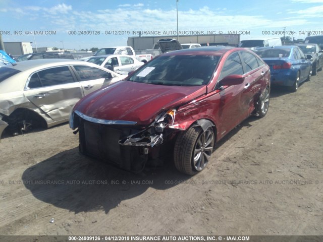 5NPEC4AC1BH090228 - 2011 HYUNDAI SONATA SE/LIMITED RED photo 2