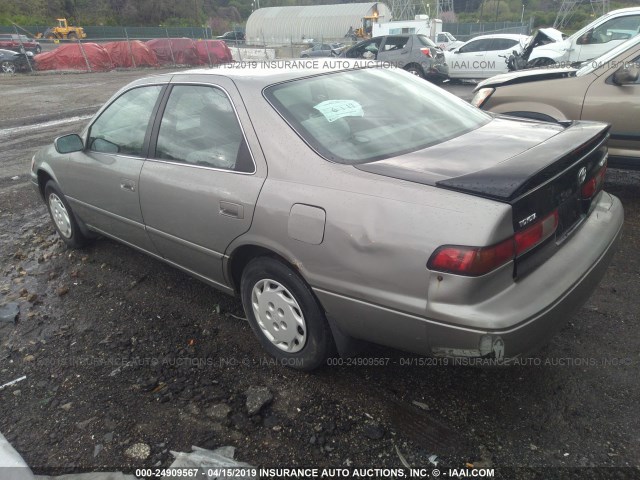 JT2BG22K4W0146613 - 1998 TOYOTA CAMRY CE/LE/XLE GRAY photo 3