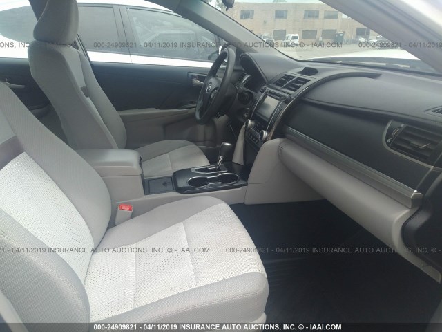 4T4BF1FK5ER369038 - 2014 TOYOTA CAMRY L/SE/LE/XLE 白色 照片 5