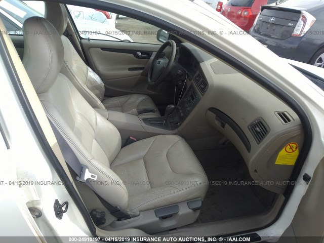 YV1RS61R012057851 - 2001 VOLVO S60 WHITE photo 5