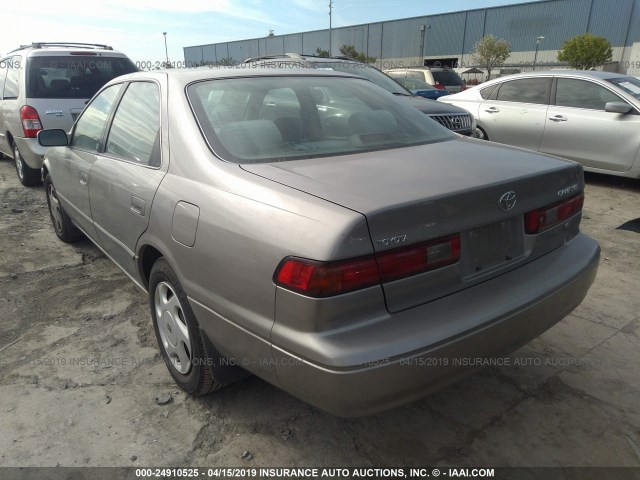 JT2BF22K8W0098925 - 1998 TOYOTA CAMRY CE/LE/XLE GOLD photo 3