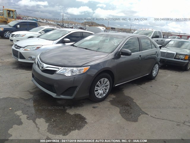 4T4BF1FK5DR332361 - 2013 TOYOTA CAMRY L/SE/LE/XLE GRAY photo 2