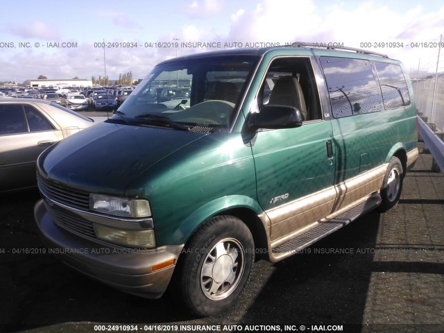 1GNDM19W0YB131360 - 2000 CHEVROLET ASTRO GREEN photo 2