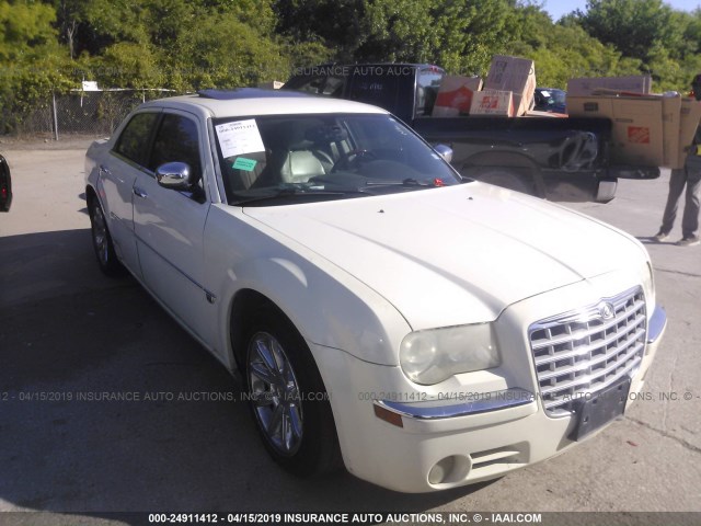 2C3AA63H35H506239 - 2005 CHRYSLER 300C WHITE photo 1