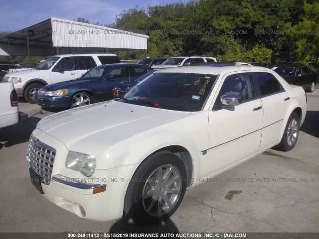 2C3AA63H35H506239 - 2005 CHRYSLER 300C WHITE photo 2