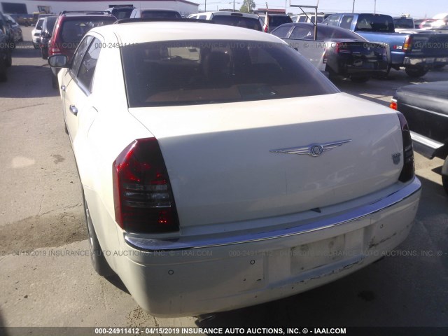 2C3AA63H35H506239 - 2005 CHRYSLER 300C WHITE photo 3