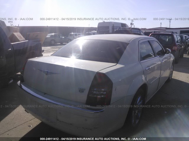 2C3AA63H35H506239 - 2005 CHRYSLER 300C WHITE photo 4