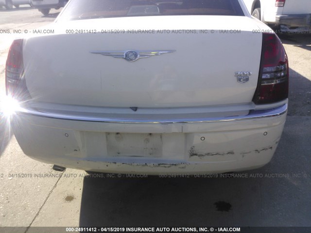 2C3AA63H35H506239 - 2005 CHRYSLER 300C WHITE photo 6