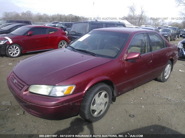JT2BF22K7W0090976 - 1998 TOYOTA CAMRY CE/LE/XLE MAROON photo 2