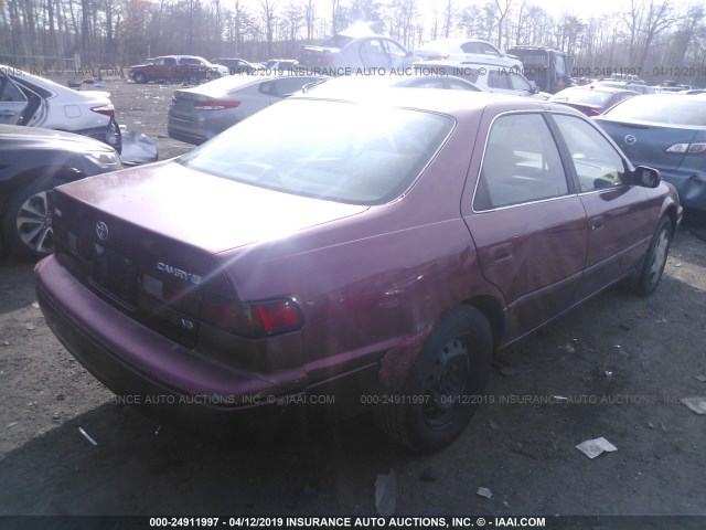 JT2BF22K7W0090976 - 1998 TOYOTA CAMRY CE/LE/XLE MAROON photo 4