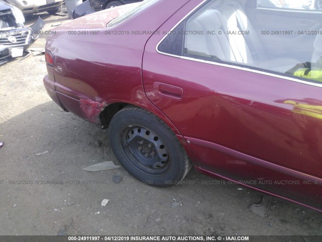 JT2BF22K7W0090976 - 1998 TOYOTA CAMRY CE/LE/XLE MAROON photo 6