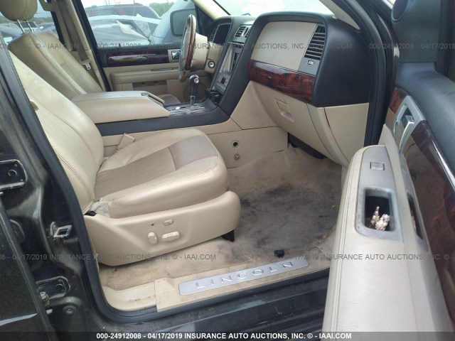 5LMFU27545LJ12844 - 2005 LINCOLN NAVIGATOR 黑色 照片 5