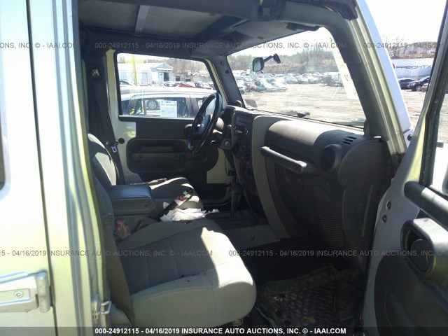 1J4GA59167L163520 - 2007 JEEP WRANGLER SAHARA SILVER photo 5