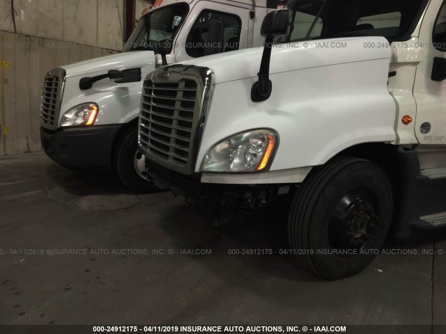 3AKJGED58FSGG9302 - 2015 FREIGHTLINER CASCADIA 125  Unknown photo 7