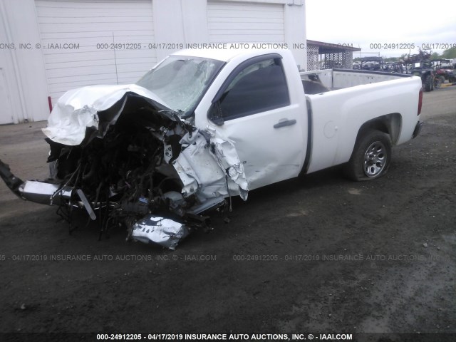 1GCNCPEX7CZ305586 - 2012 CHEVROLET SILVERADO C1500 WHITE photo 2