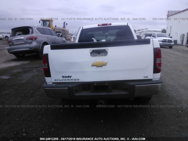 1GCNCPEX7CZ305586 - 2012 CHEVROLET SILVERADO C1500 WHITE photo 8