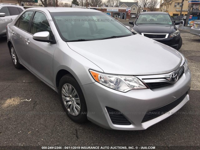 4T4BF1FK1ER386810 - 2014 TOYOTA CAMRY L/SE/LE/XLE 银色 照片 1