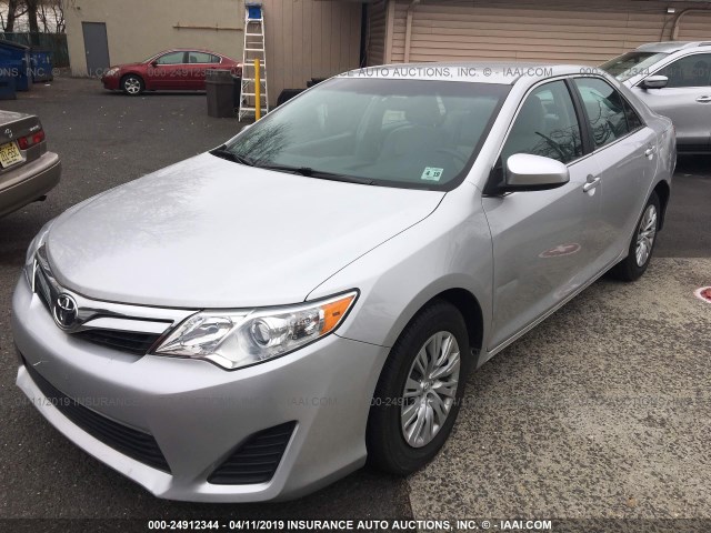 4T4BF1FK1ER386810 - 2014 TOYOTA CAMRY L/SE/LE/XLE 银色 照片 2