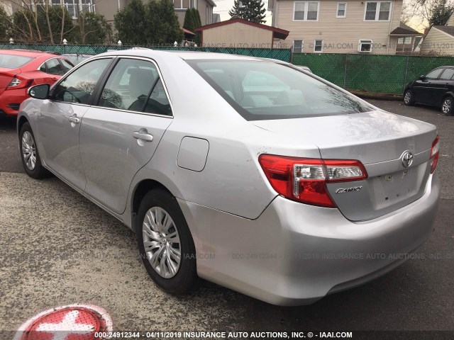 4T4BF1FK1ER386810 - 2014 TOYOTA CAMRY L/SE/LE/XLE 银色 照片 3
