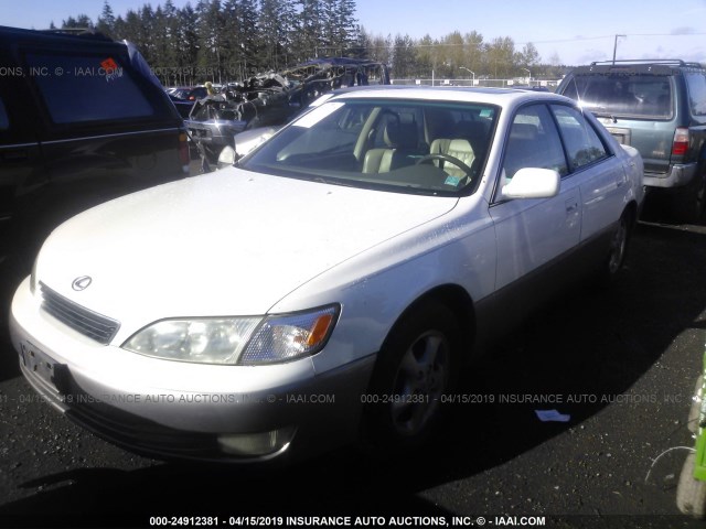 JT8BF22G2V0011715 - 1997 LEXUS ES 300 WHITE photo 2