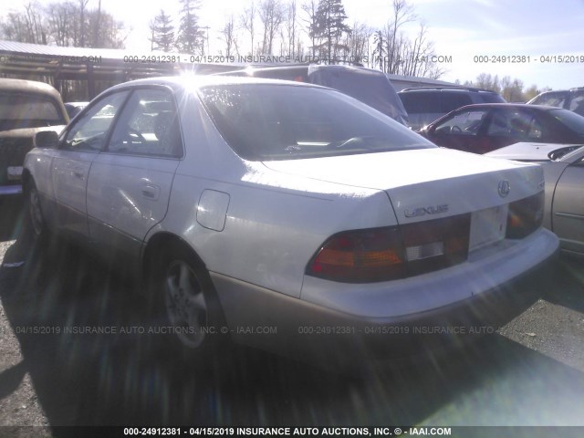 JT8BF22G2V0011715 - 1997 LEXUS ES 300 WHITE photo 3