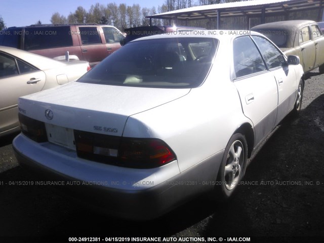 JT8BF22G2V0011715 - 1997 LEXUS ES 300 WHITE photo 4