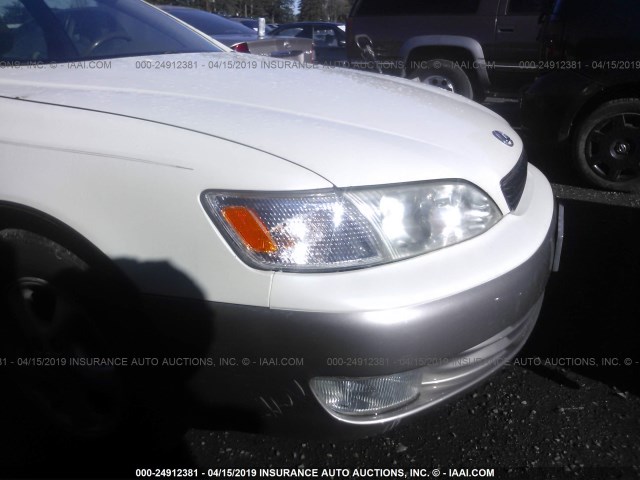 JT8BF22G2V0011715 - 1997 LEXUS ES 300 WHITE photo 6