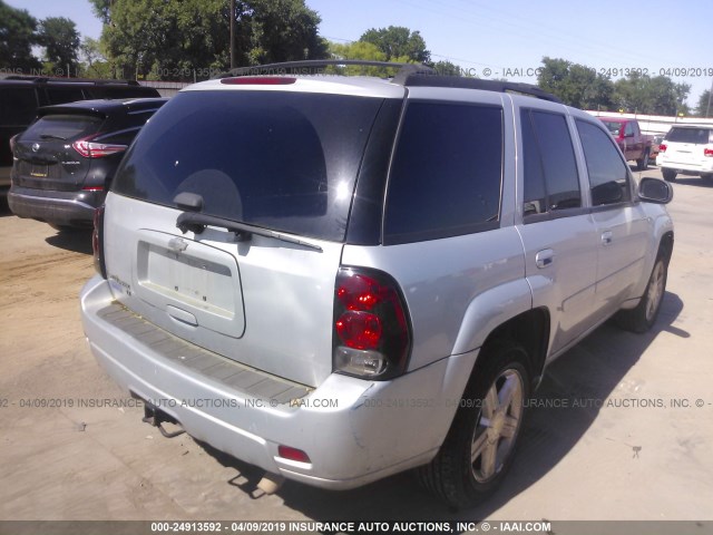 1GNDS13S382119232 - 2008 CHEVROLET TRAILBLAZER LS/LT SILVER photo 4