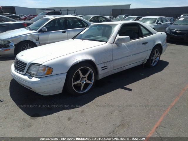 WDBFA63F6TF135557 - 1996 MERCEDES-BENZ SL 320 WHITE photo 2