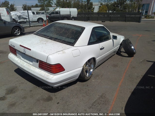 WDBFA63F6TF135557 - 1996 MERCEDES-BENZ SL 320 WHITE photo 4