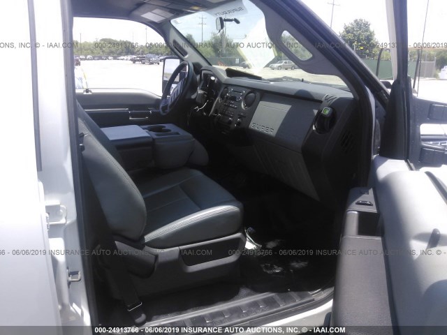 1FD0W5HT2DEA84286 - 2013 FORD F550 WHITE photo 5