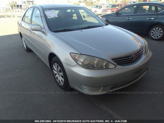 4T1BE32K95U510286 - 2005 TOYOTA CAMRY LE/XLE/SE SILVER photo 1