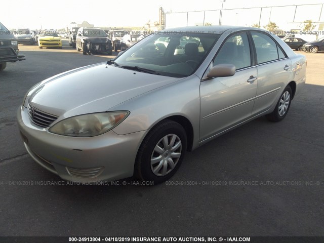 4T1BE32K95U510286 - 2005 TOYOTA CAMRY LE/XLE/SE SILVER photo 2