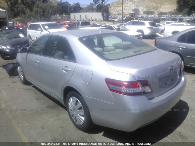 4T4BF3EK2BR169615 - 2011 TOYOTA CAMRY SE/LE/XLE SILVER photo 3