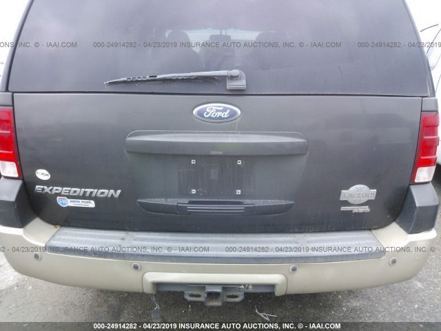 1FMFU17526LA40797 - 2006 FORD EXPEDITION EDDIE BAUER GRAY photo 6