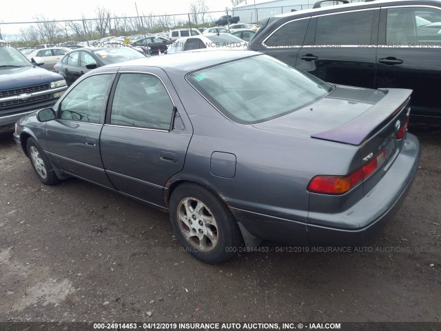 4T1BF22K2VU028282 - 1997 TOYOTA CAMRY CE/LE/XLE GRAY photo 3