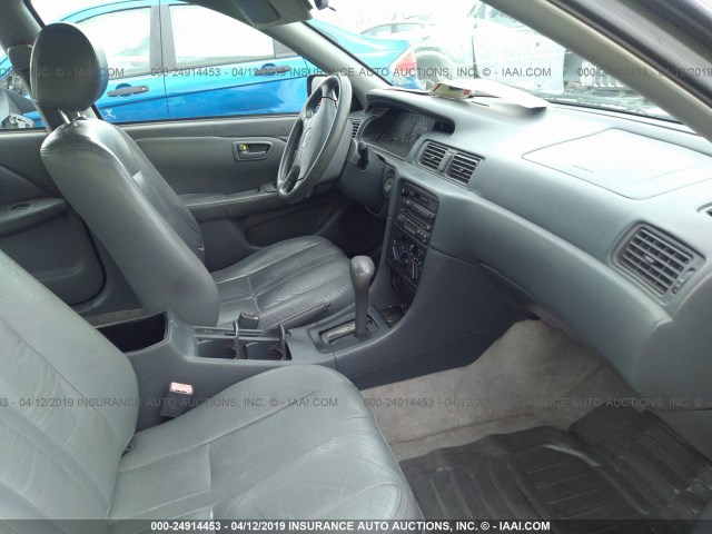 4T1BF22K2VU028282 - 1997 TOYOTA CAMRY CE/LE/XLE GRAY photo 5