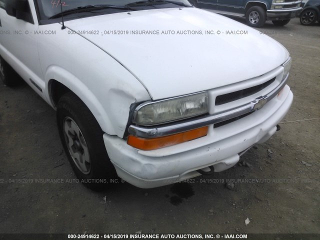 1GNCT18W31K147445 - 2001 CHEVROLET BLAZER WHITE photo 6