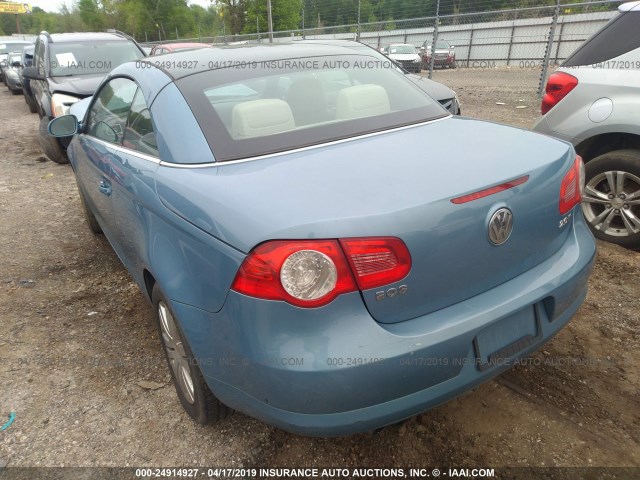 WVWBA71F98V026824 - 2008 VOLKSWAGEN EOS TURBO/KOMFORT BLUE photo 3