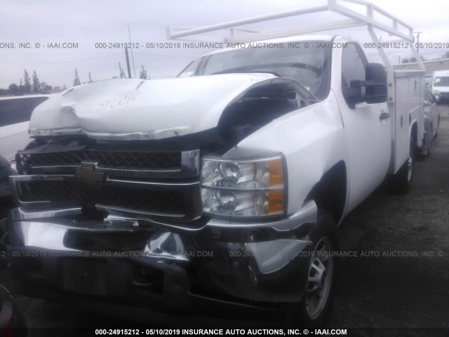 1GB0CVCG4EF166169 - 2014 CHEVROLET SILVERADO C2500 HEAVY DUTY WHITE photo 2