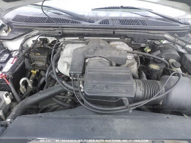 5LMEU27R82LJ01839 - 2002 LINCOLN NAVIGATOR 白色 照片 10