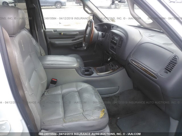 5LMEU27R82LJ01839 - 2002 LINCOLN NAVIGATOR 白色 照片 5
